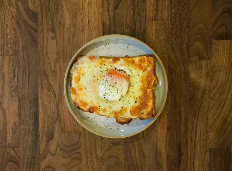 Egg toast with ham and cheese